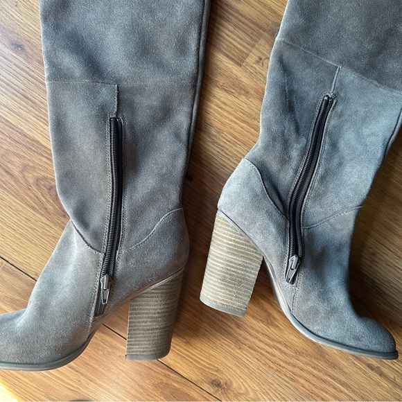 Women’s Size 7‎ Taupe Suede Carlos Santana Knee Boots Fringe - Picture 6 of 9